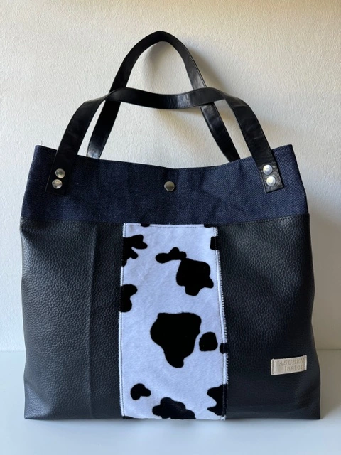 Geräumige Aniwaniwa-Tasche mit markanten Materialkombinationen – Foto 1