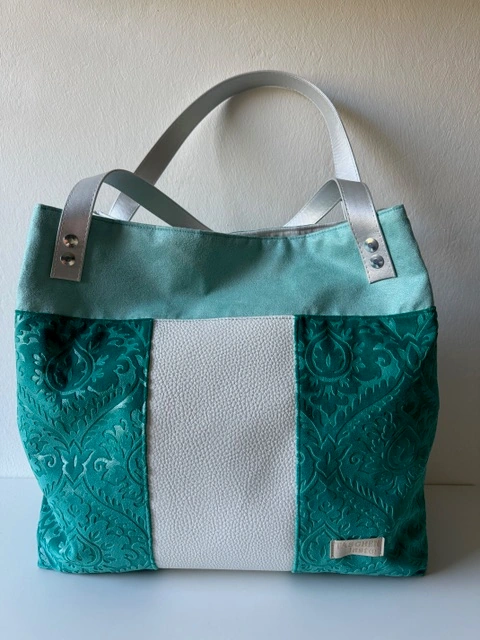 Geräumige Aniwaniwa-Tasche mit markanten Materialkombinationen – Foto 2
