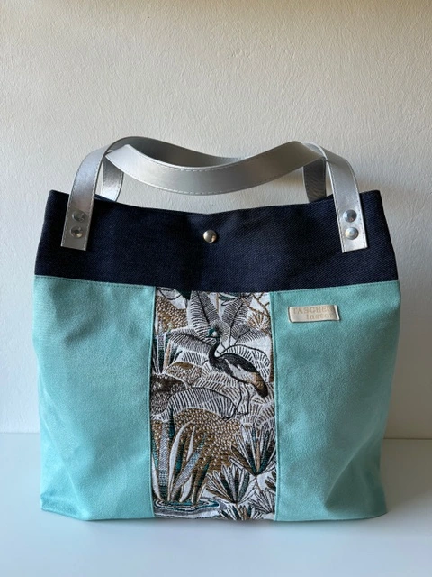 Geräumige Aniwaniwa-Tasche mit markanten Materialkombinationen – Foto 3