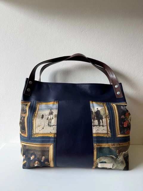 Geräumige Aniwaniwa-Tasche mit markanten Materialkombinationen – Foto 4