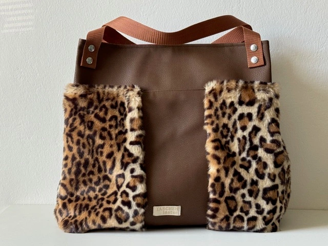 Geräumige Aniwaniwa-Tasche mit markanten Materialkombinationen – Foto 5