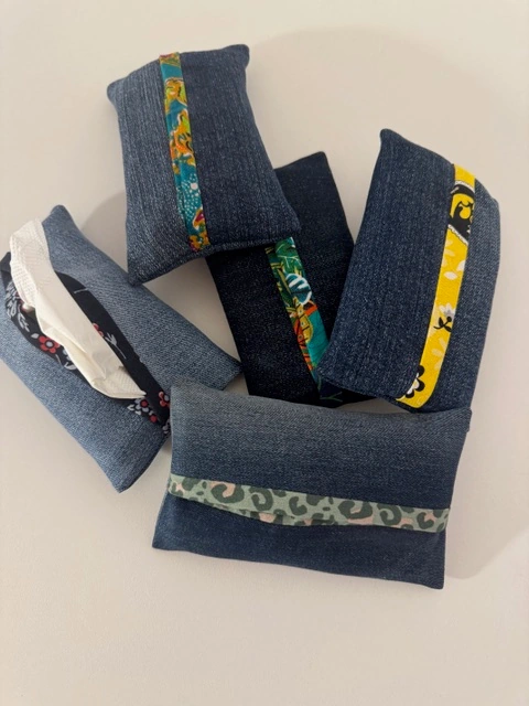 Pflegeleichtes Accessoire aus Stoff oder upgecycelter Jeans – Beispiel 6