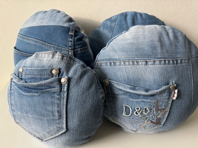 Pflegeleichtes Accessoire aus Stoff oder upgecycelter Jeans – Beispiel 11