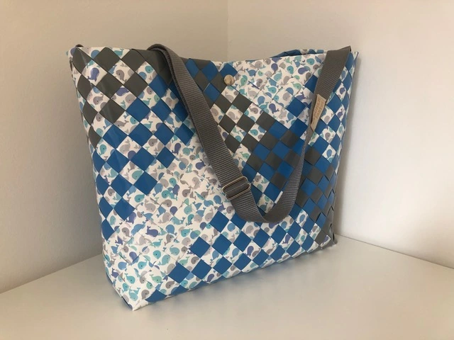 Individuell geflochtene Tasche aus robuster LKW-Plane – Beispiel 3