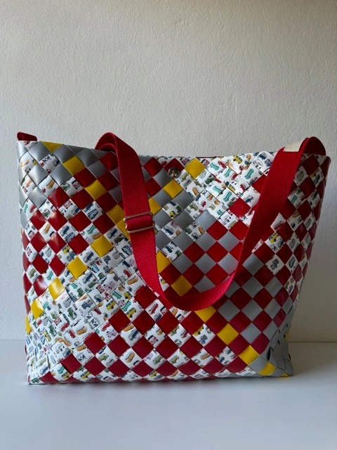 Individuell geflochtene Tasche aus robuster LKW-Plane – Beispiel 5