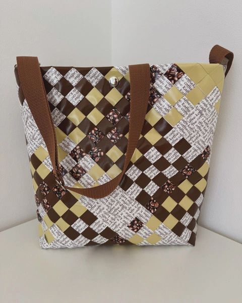 Individuell geflochtene Tasche aus robuster LKW-Plane – Beispiel 8