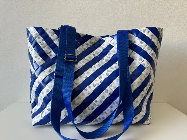 Individuell geflochtene Tasche aus robuster LKW-Plane – Beispiel 12