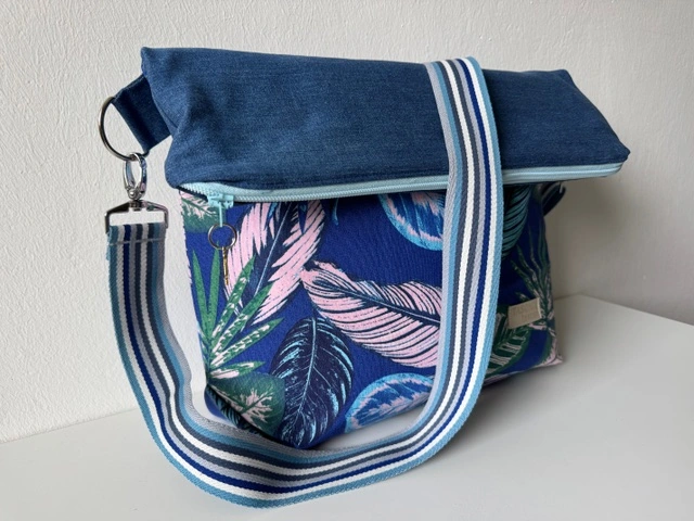 Fold-over Bag mit sicherer Umschlagklappe – Foto 5
