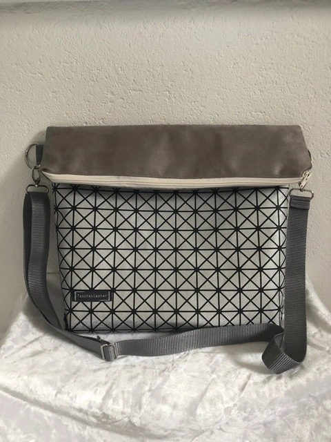 Fold-over Bag mit sicherer Umschlagklappe – Foto 8