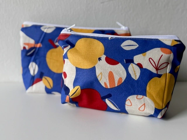 Waschbare Kosmetiktasche aus farbigem Stoff – Beispiel 14