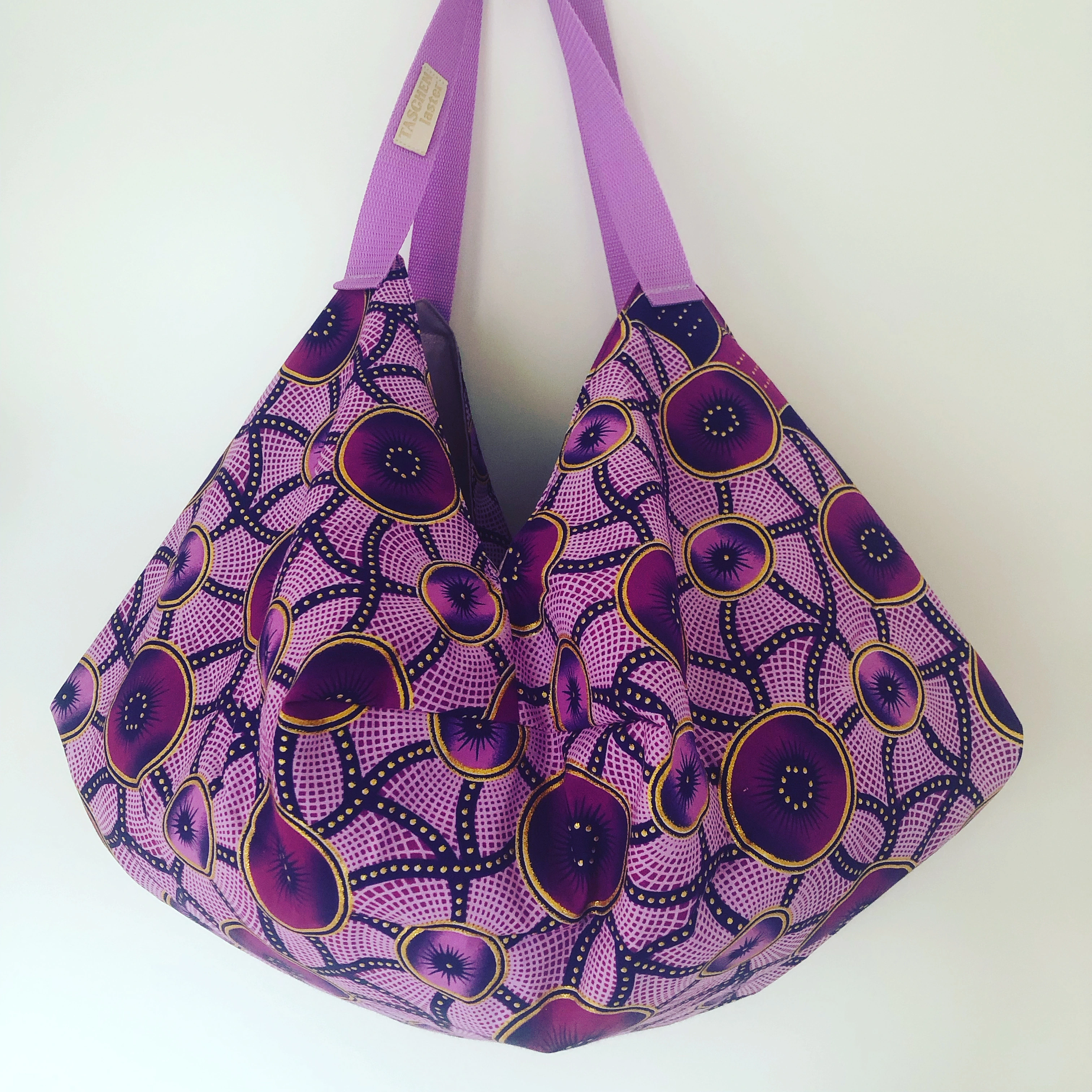 Violette Einzelstück-Tasche mit farbenfrohem afrikanischem Muster