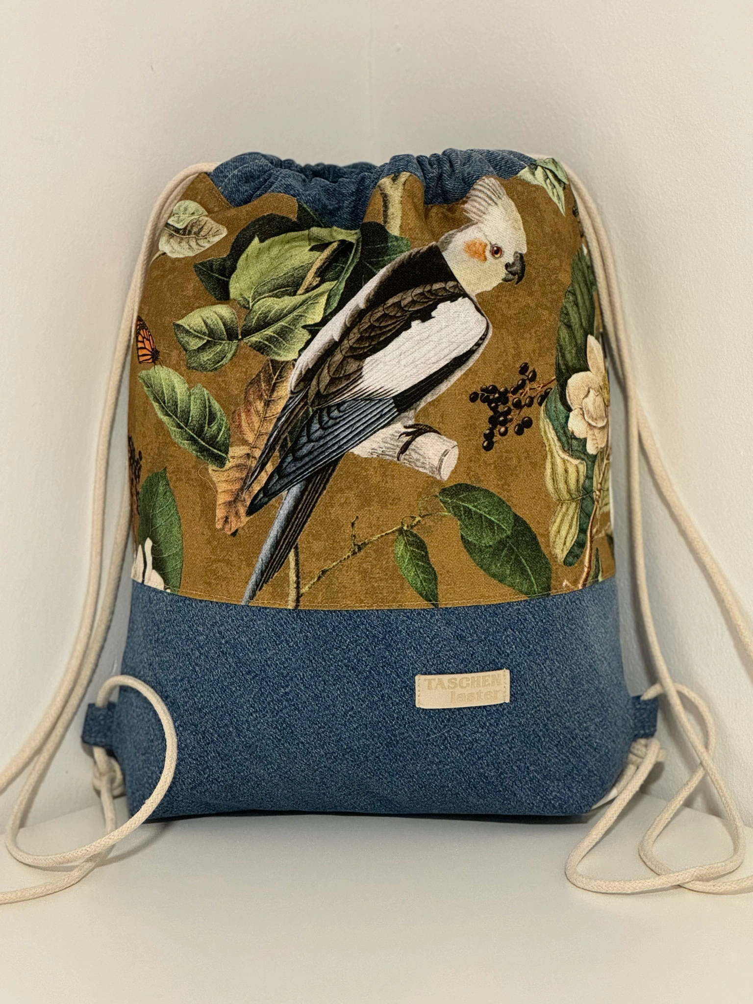 Athena-Zugbeutel mit Vogel- und Blättermotiv sowie Jeansboden